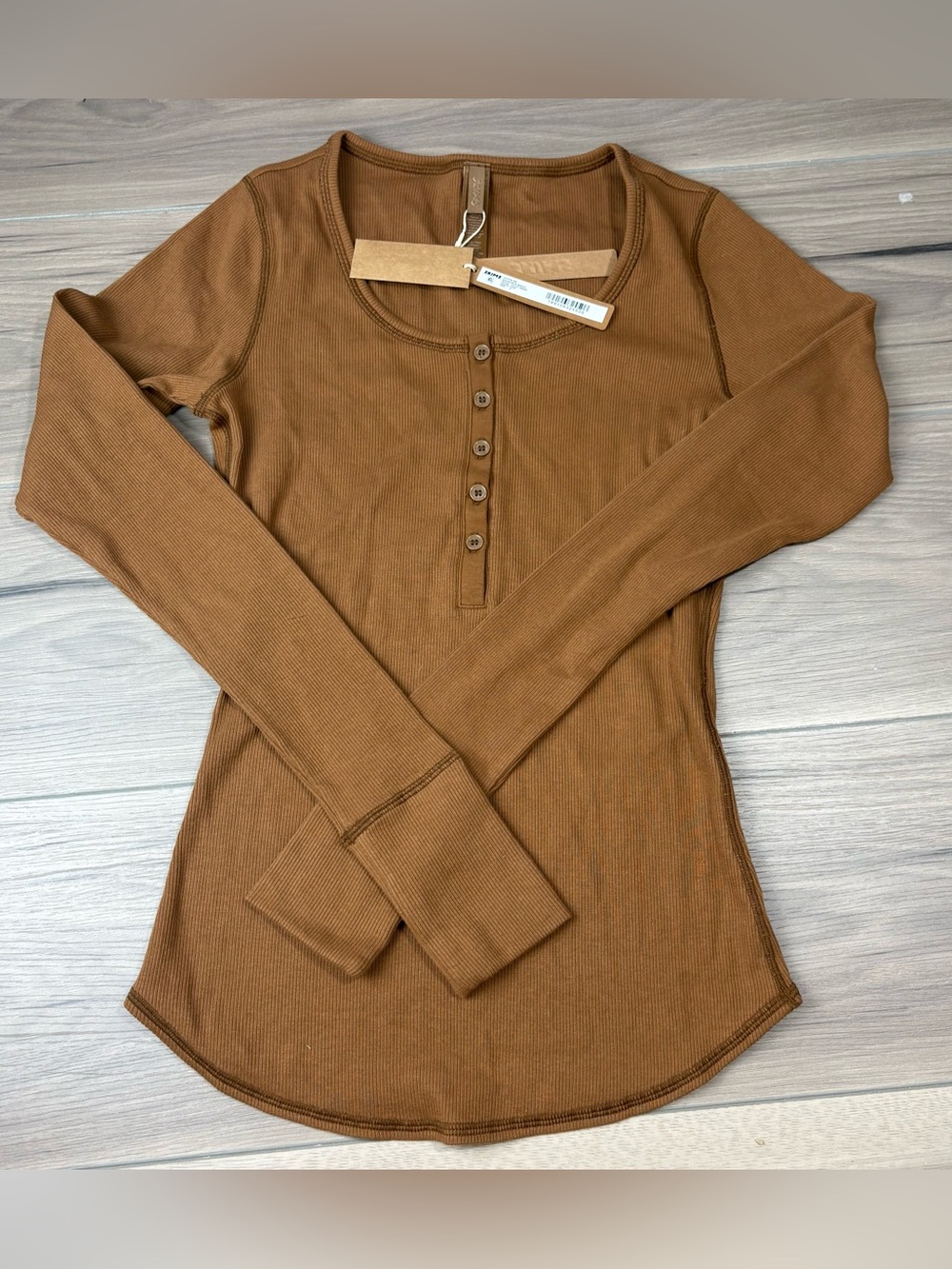πSKIMS Cotton Rib Scoop Neck Henley | Chai | S | NWT π·οΈ - Picture 2 of 4